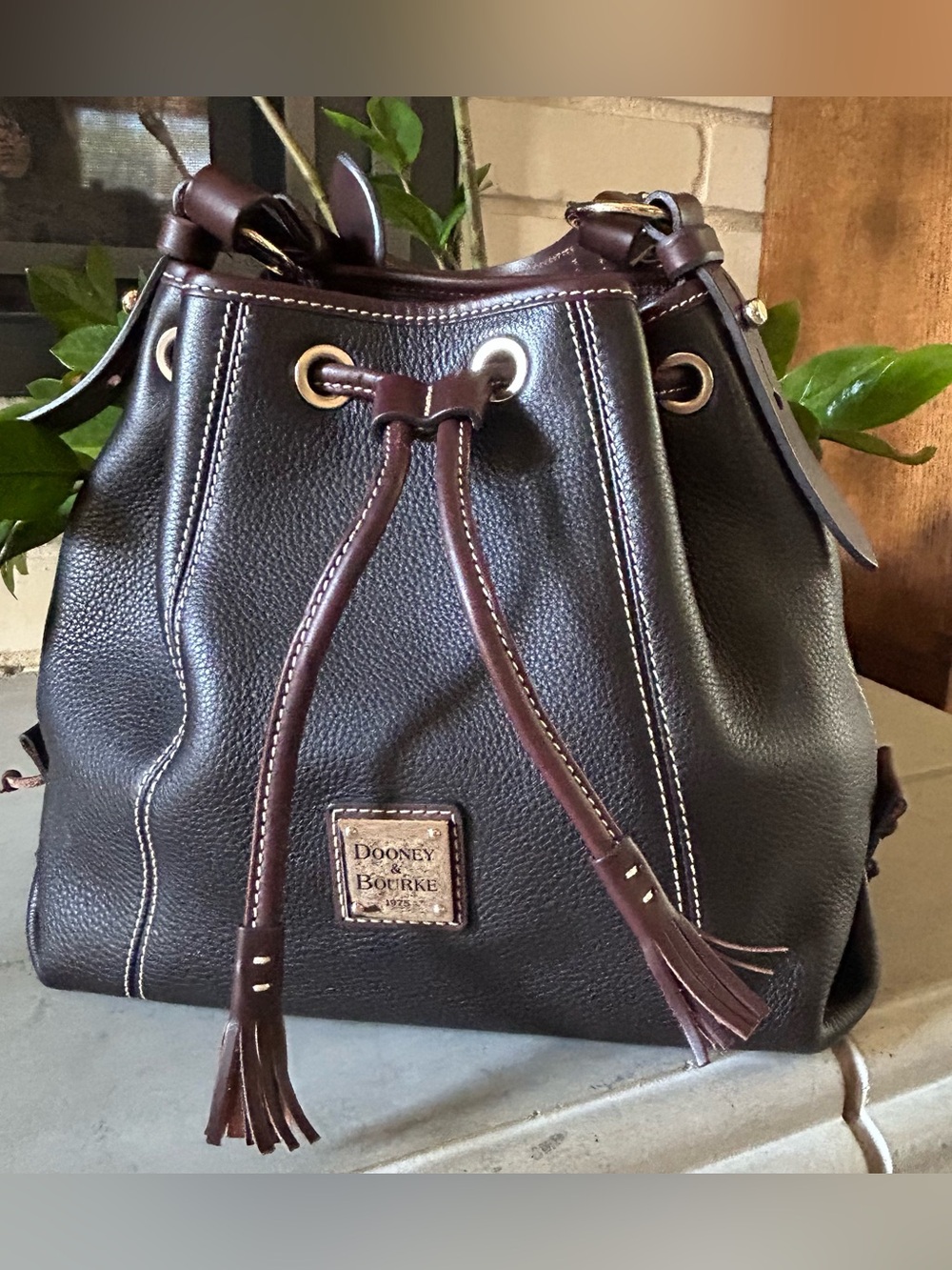 NWOT Dooney & Bourke Deep Rich Brown Pebbled Leather Drawstring Shoulder Bag